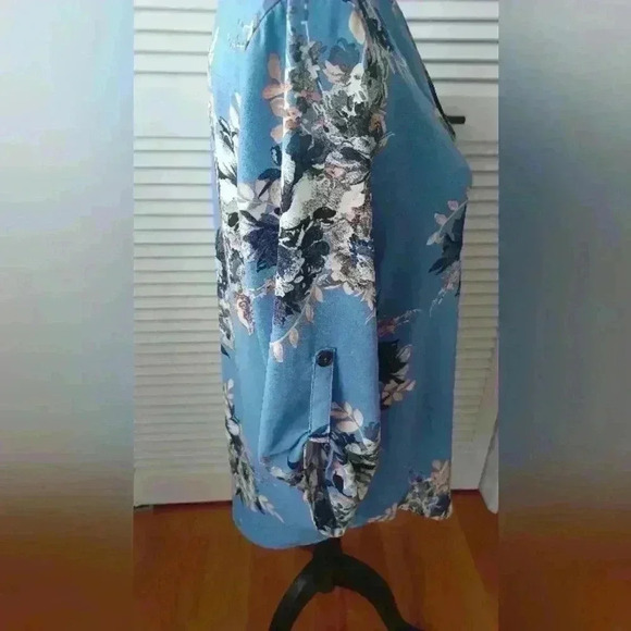 Eclipse Women's Medium Blouse  with Flowered Design - Picture 3 of 6